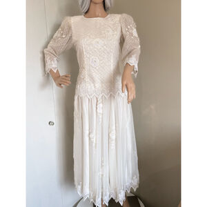 Vintage Veloso drop waist Dress White Floral Lace Detail satin lined midi length